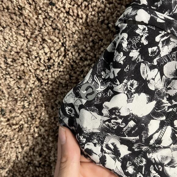 Lululemon Running Shorts Womens 4 Black White Floral Lined Zip Pocket Split Hem - Picture 3 of 8